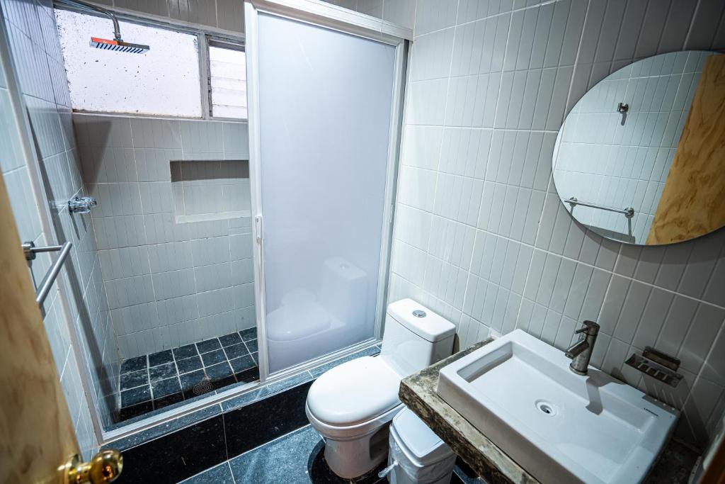 Koupelna v ubytování roca azul cabañas sa de cv