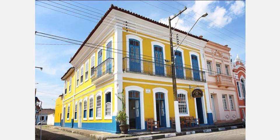 a yellow and blue building on the side of a street at Pousada Solar Colonial in Iguape