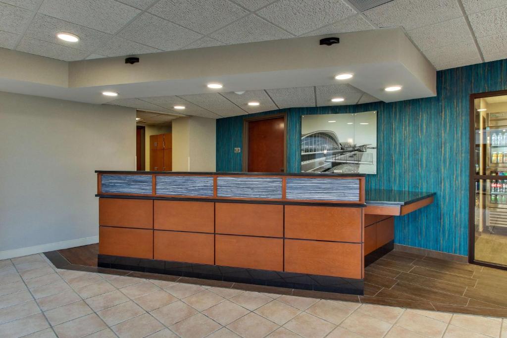 Pear Tree Inn St. Louis Airport photo