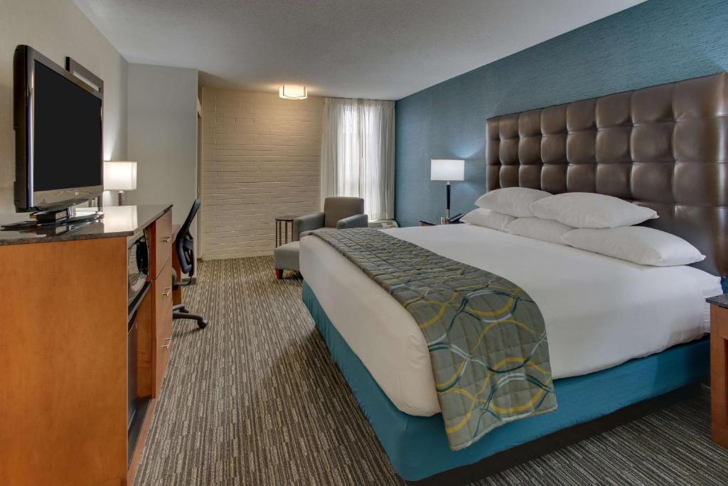 Pear Tree Inn St. Louis Airport photo