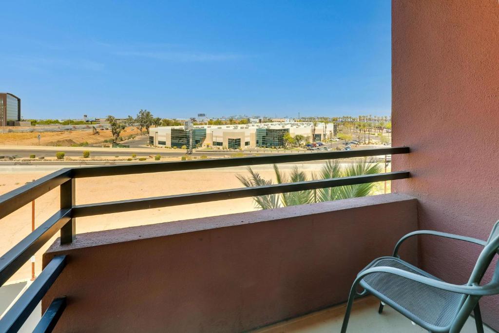 Drury Inn & Suites Phoenix Airport photo