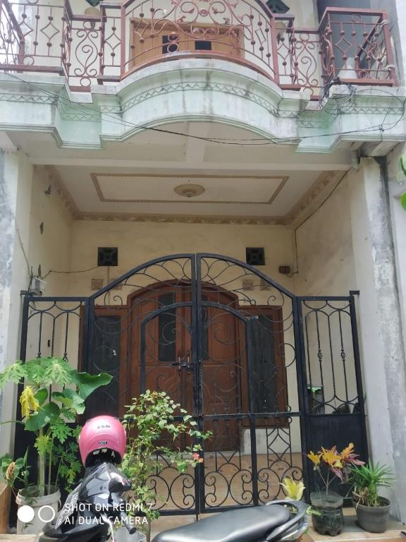 a pink helmet is sitting in front of a door at banyu urip kidul regency in Surabaya