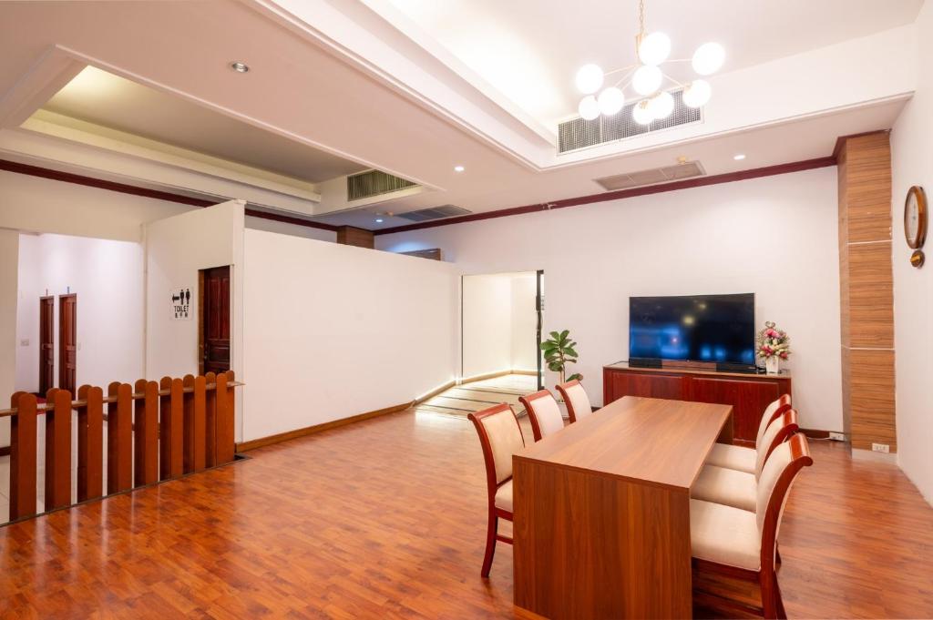 The President Hotel at Chokchai 4 - Resim 31