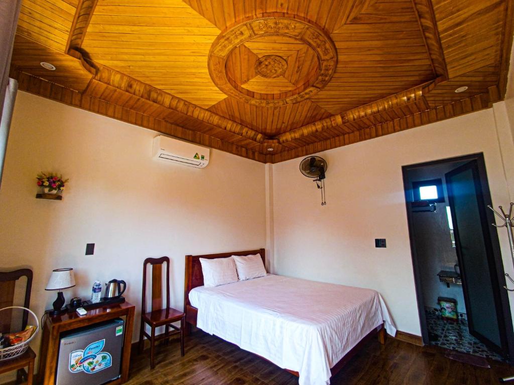 Postel nebo postele na pokoji v ubytování YoLo Pool Bar Villas & Garden Restaurant