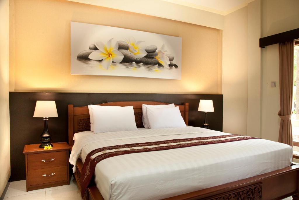 Postel nebo postele na pokoji v ubytování Jepun Bali Hotel