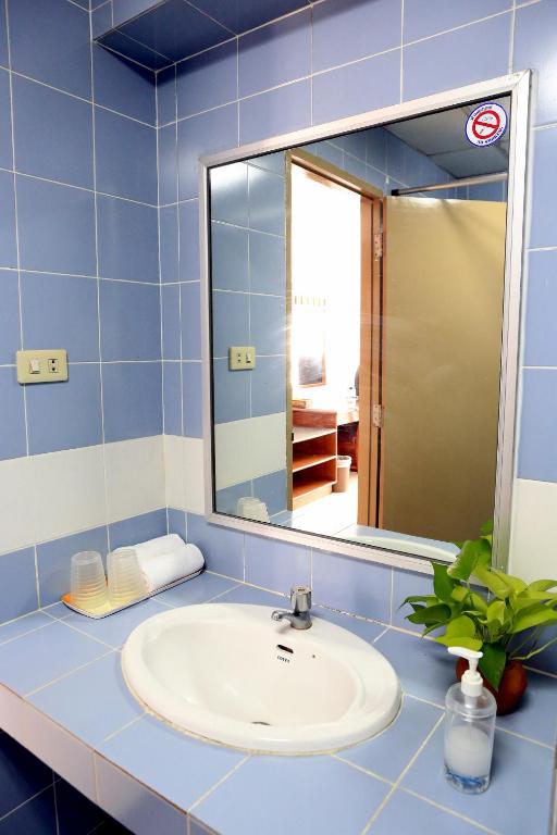 L.A. Tower Hotel - Resim 24