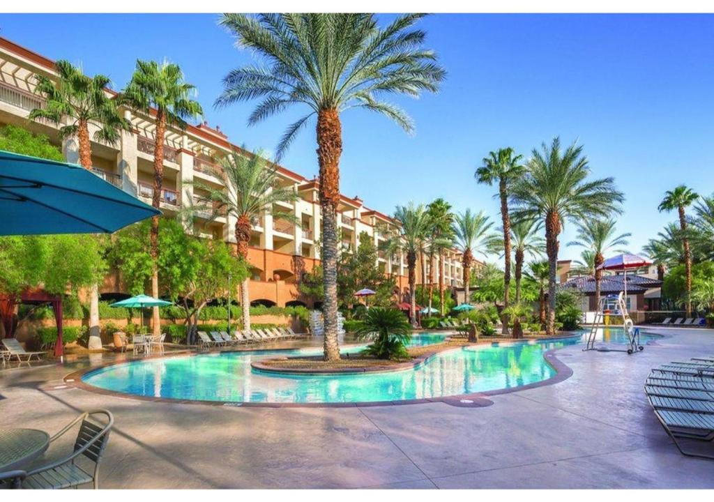 Exclusive 2BR Condo Retreat, Featuring a Lazy River - Special Offer Now! - Housity