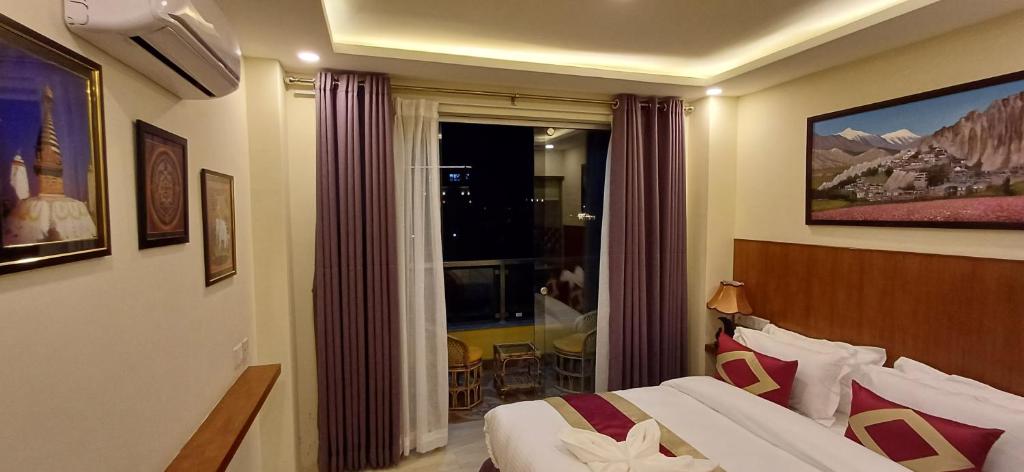 Postel nebo postele na pokoji v ubytování Hotel Yakroo Manang