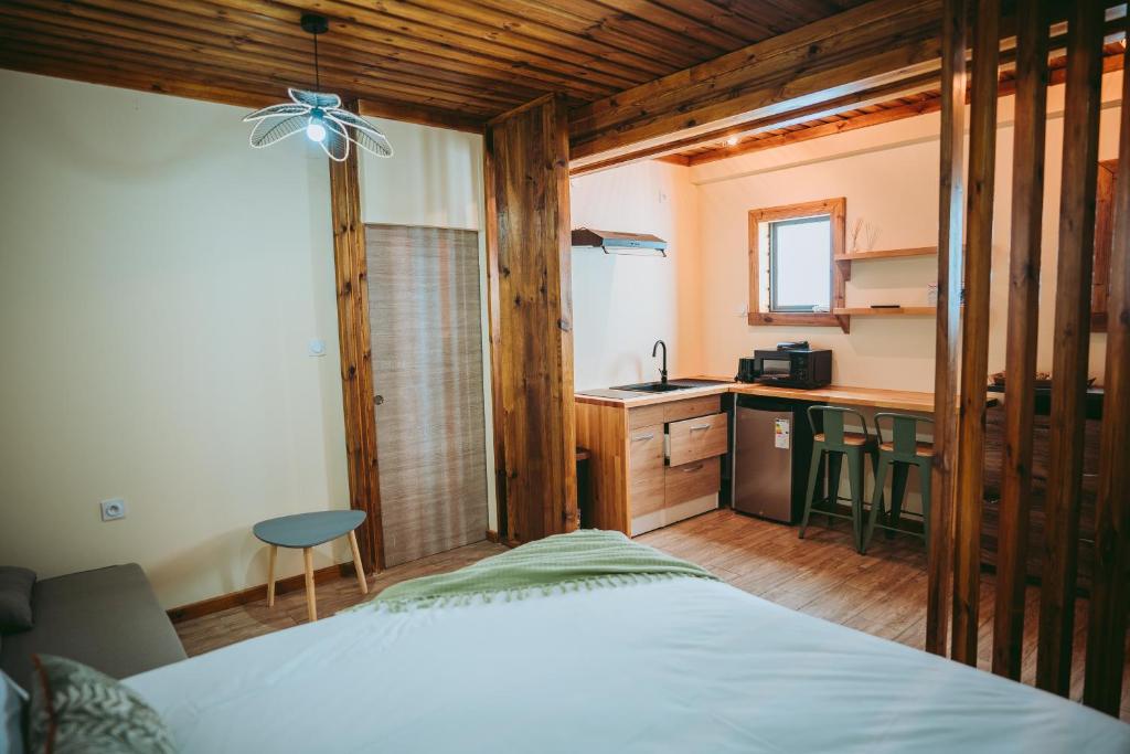Kuchyň nebo kuchyňský kout v ubytování L'Auberge Créole