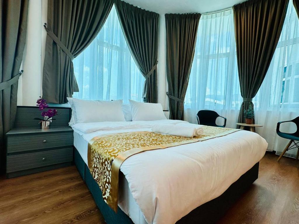 Postel nebo postele na pokoji v ubytování LESTARI INN RESIDENCE