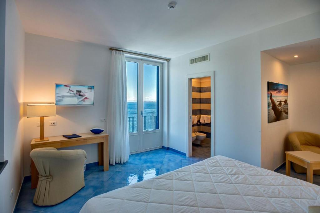 Postel nebo postele na pokoji v ubytování Boutique Hotel Helios