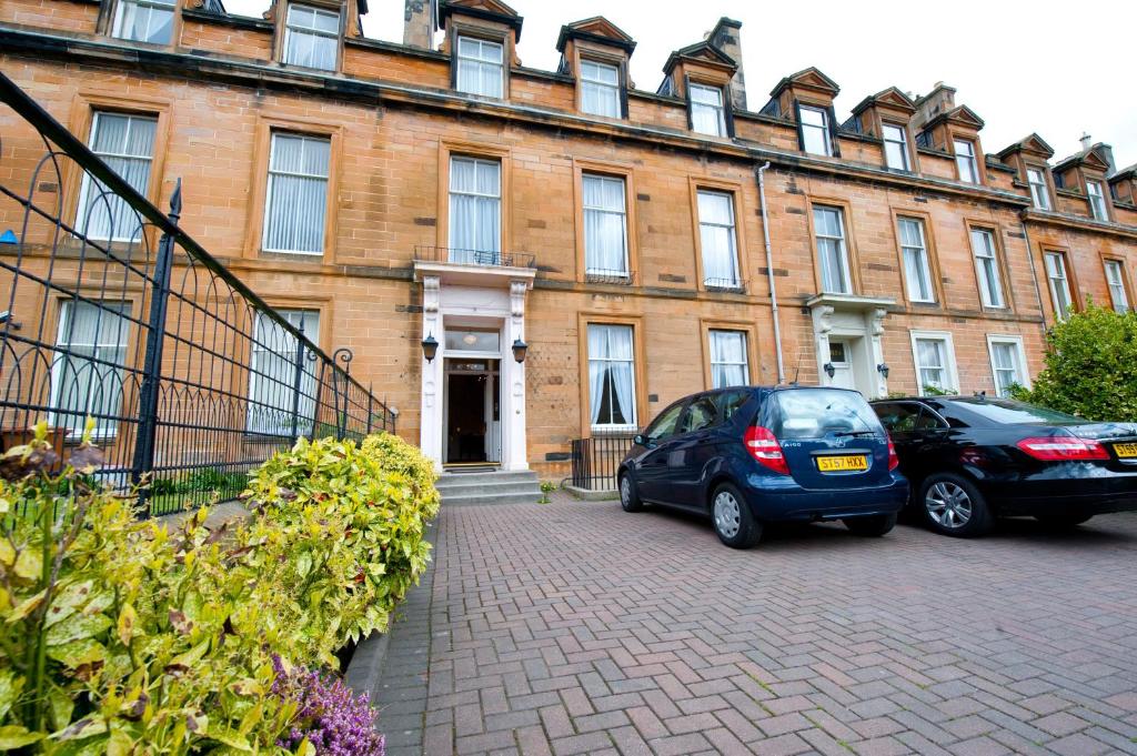two cars parked in front of a brick building at The Ben Doran Guest House in Edinburgh