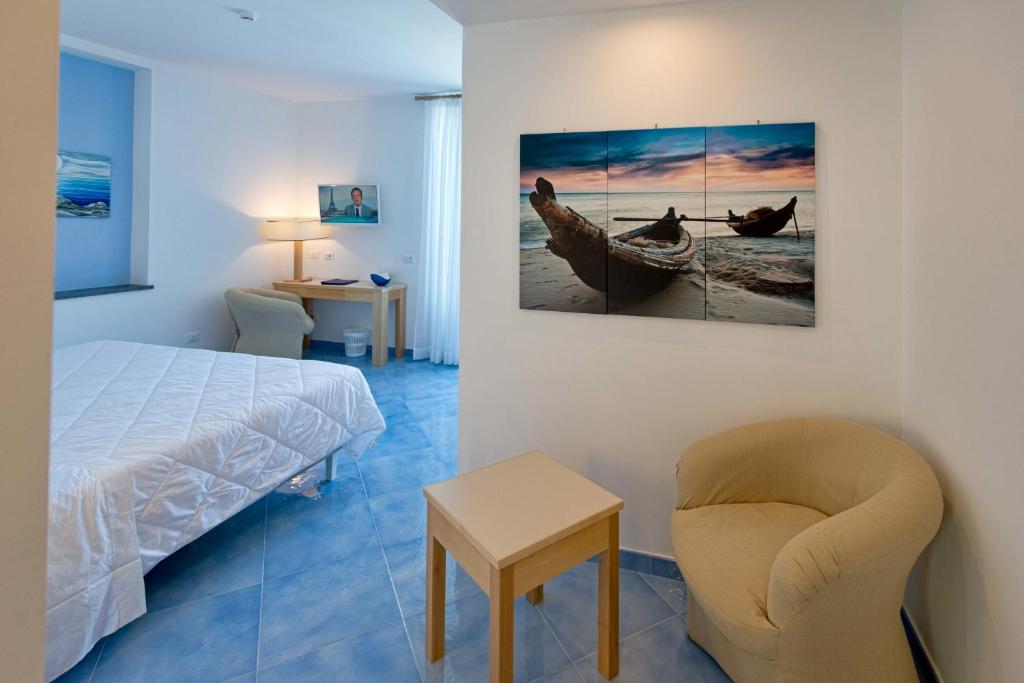 Postel nebo postele na pokoji v ubytování Boutique Hotel Helios