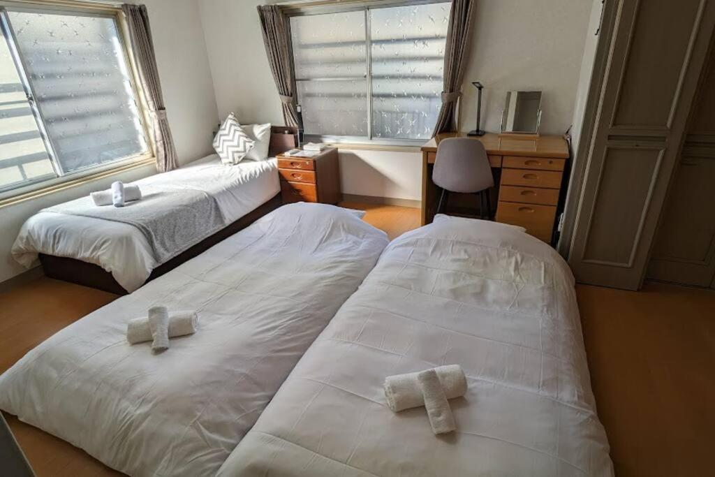 Postel nebo postele na pokoji v ubytování Roomy 4BR Home Sleeps 9／ShinOsaka／Large Groups