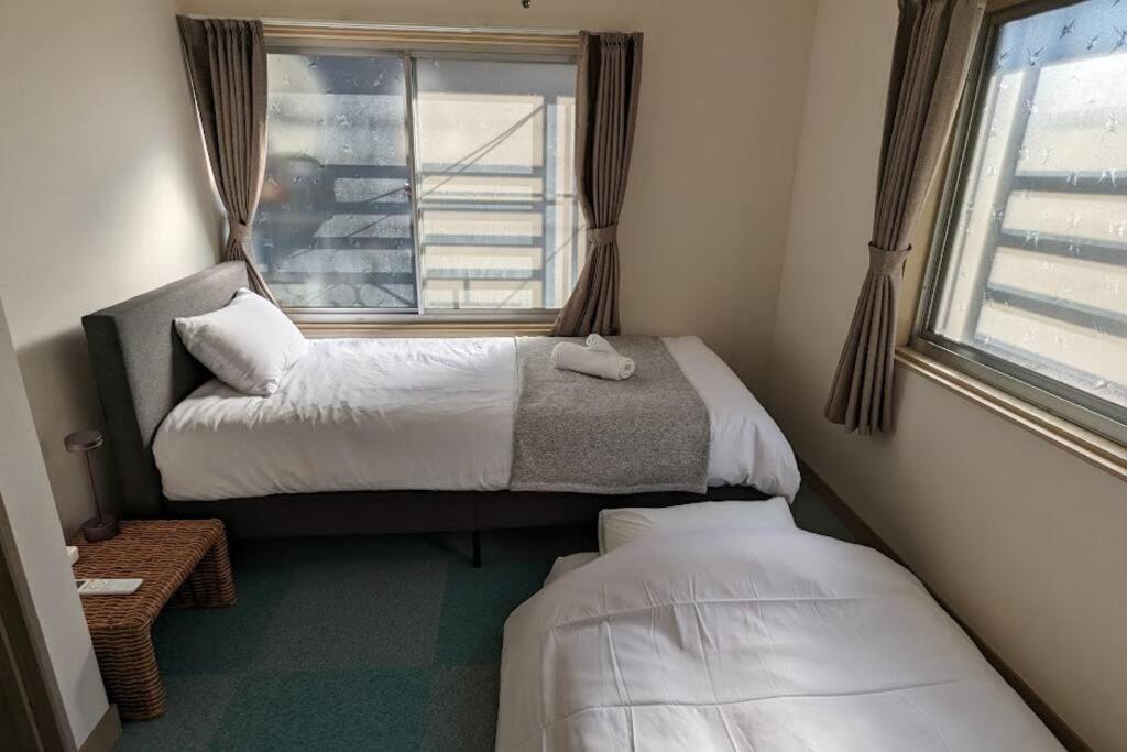 Postel nebo postele na pokoji v ubytování Roomy 4BR Home Sleeps 9／ShinOsaka／Large Groups