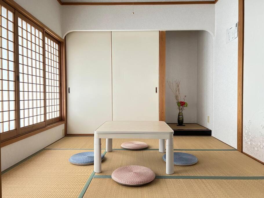 Fotografie z fotogalerie ubytování Roomy 4BR Home Sleeps 9／ShinOsaka／Large Groups v Osace