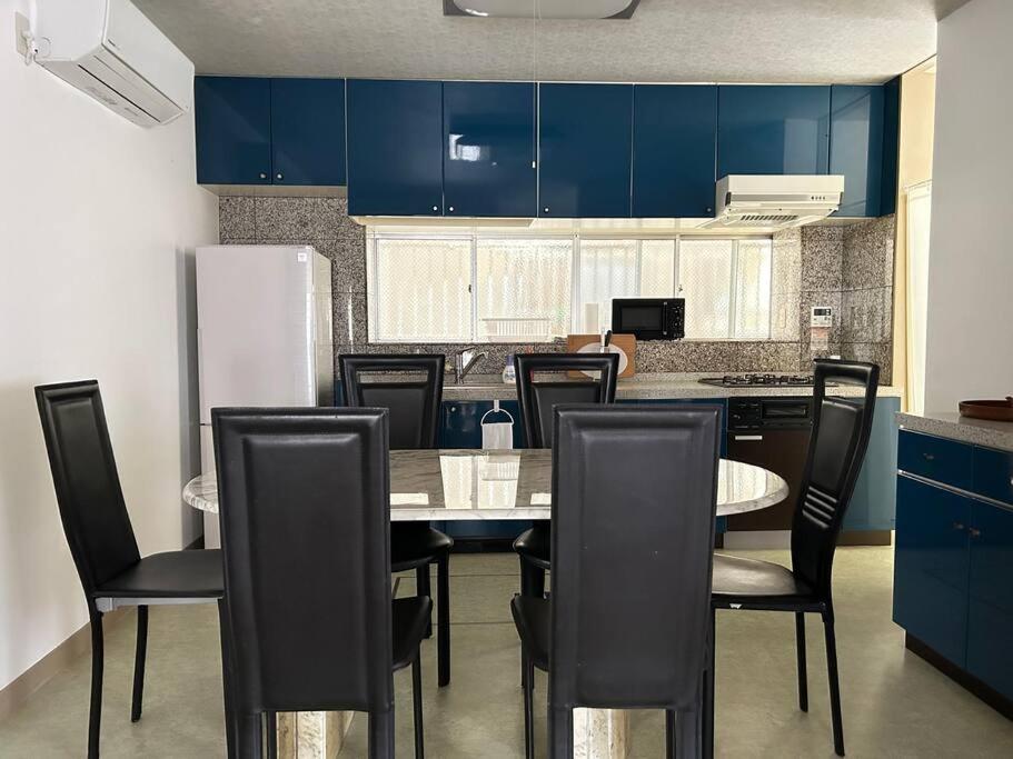 Kuchyň nebo kuchyňský kout v ubytování Roomy 4BR Home Sleeps 9／ShinOsaka／Large Groups