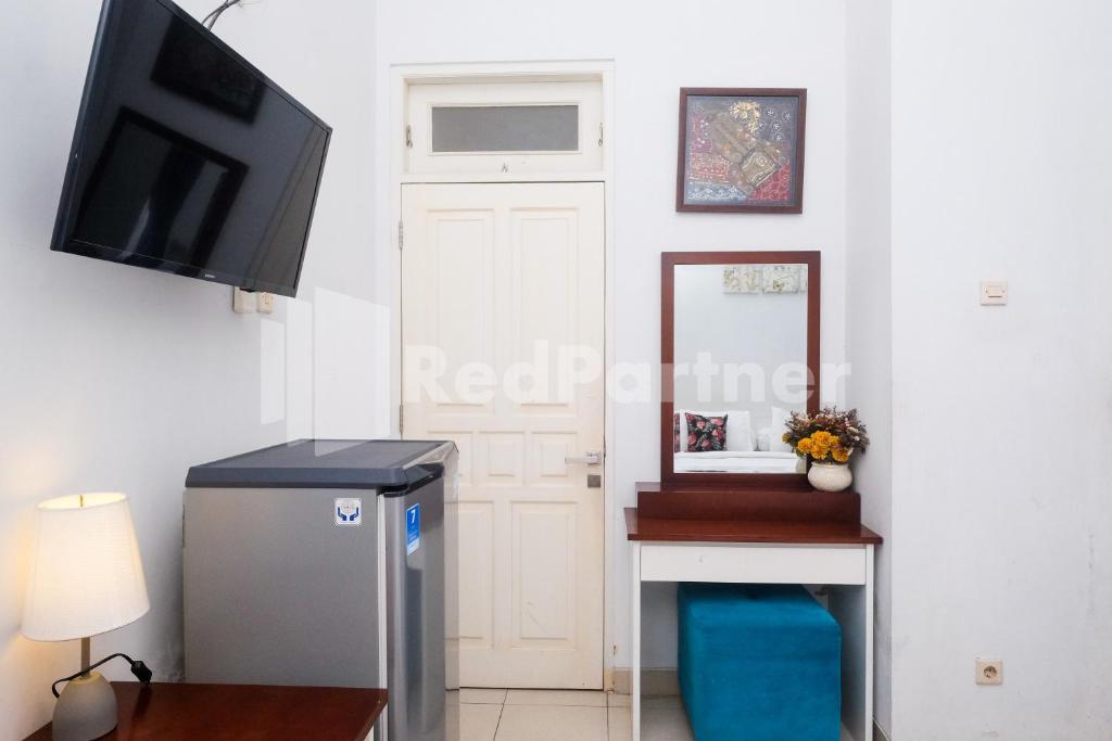 Kuchyň nebo kuchyňský kout v ubytování Just 11 Boutique Syariah Mitra RedDoorz near UGM Yogyakarta