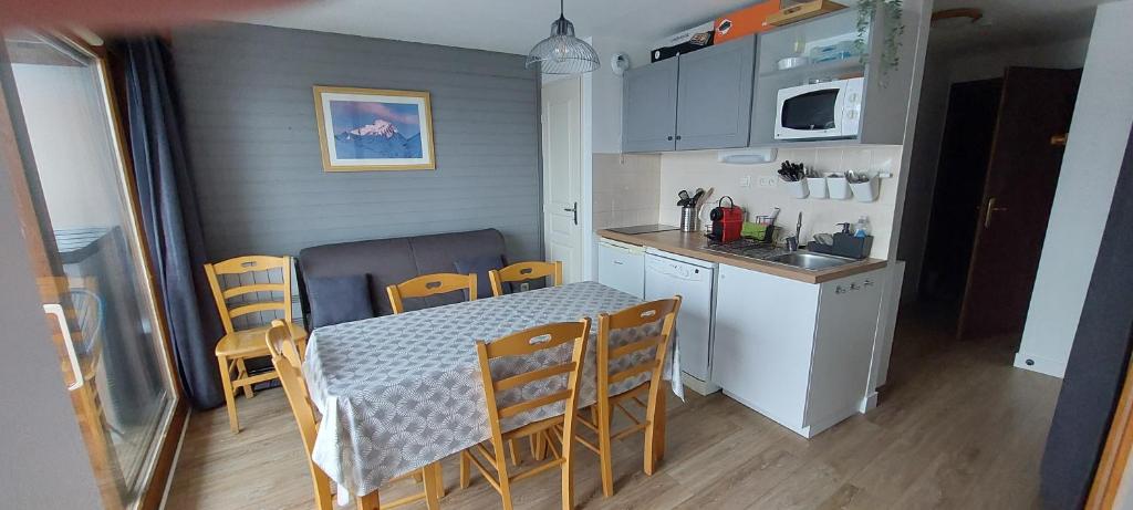 Kuchyň nebo kuchyňský kout v ubytování Appartement 4/6 personnes - Vue plein sud - Chamrousse