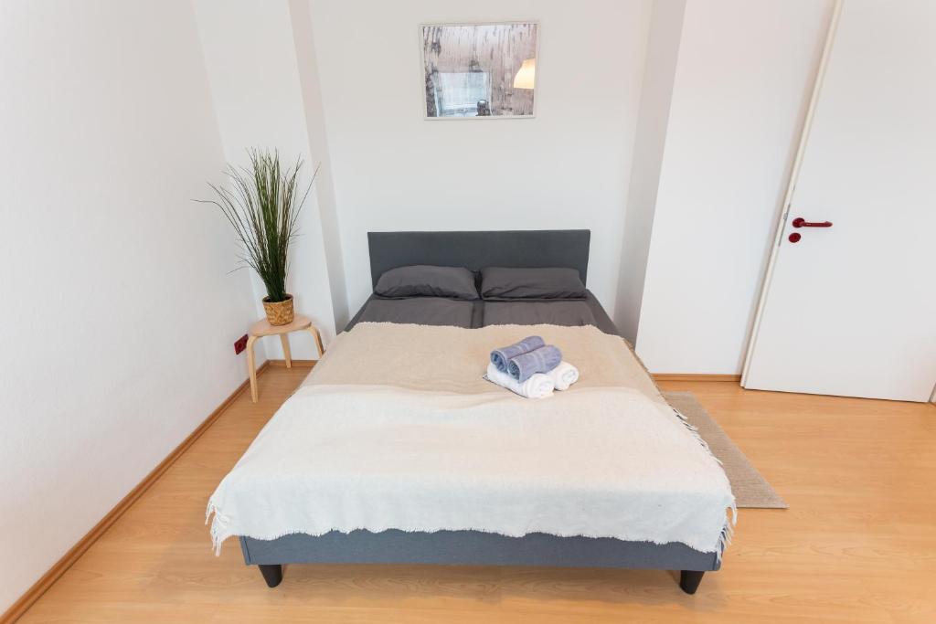 FullHouse - Halle - AB7 Apartments - City Center - Two-Bedroom Apartment