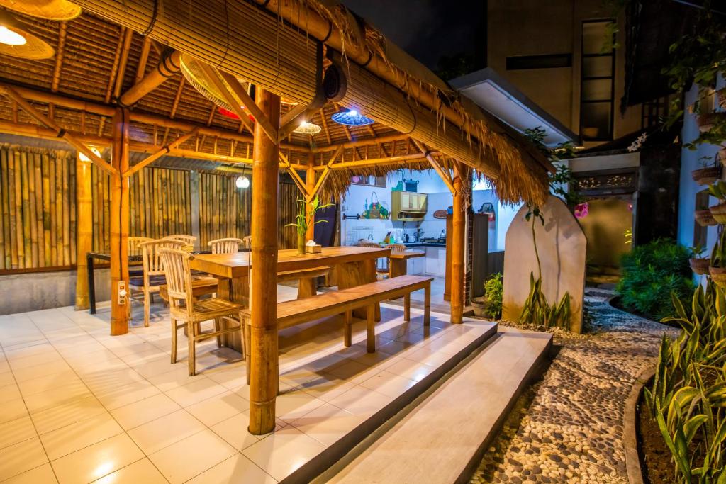 Patio nebo venkovní prostory v ubytování The Nest Canggu