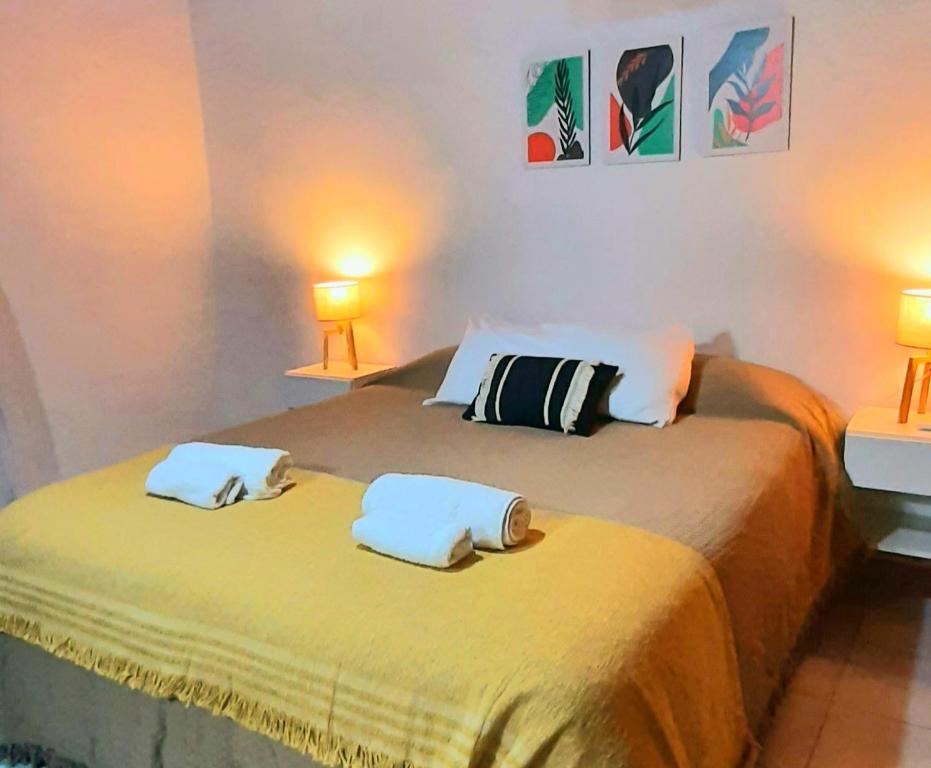 a bedroom with two beds with towels on them at CASA CÉNTRICA RIOJA ,Patio Parrilla, Zona Residencial, Parking privado gratis a 100 mts in Mendoza
