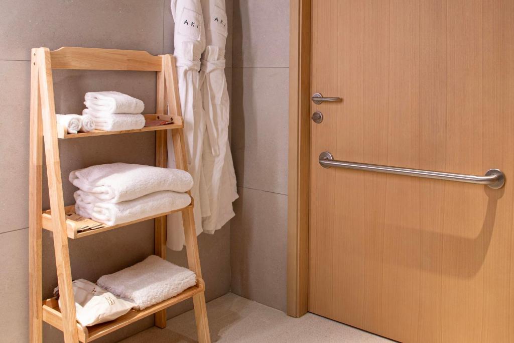 Letto o letti in una camera di AKI Hong Kong - MGallery