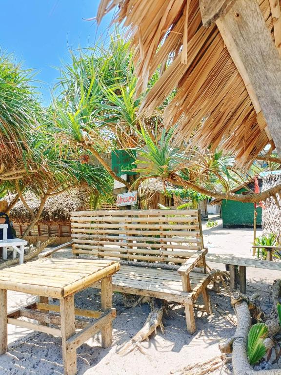 Zahrada ubytování Beach House Gubat-Viajeros Booking Services