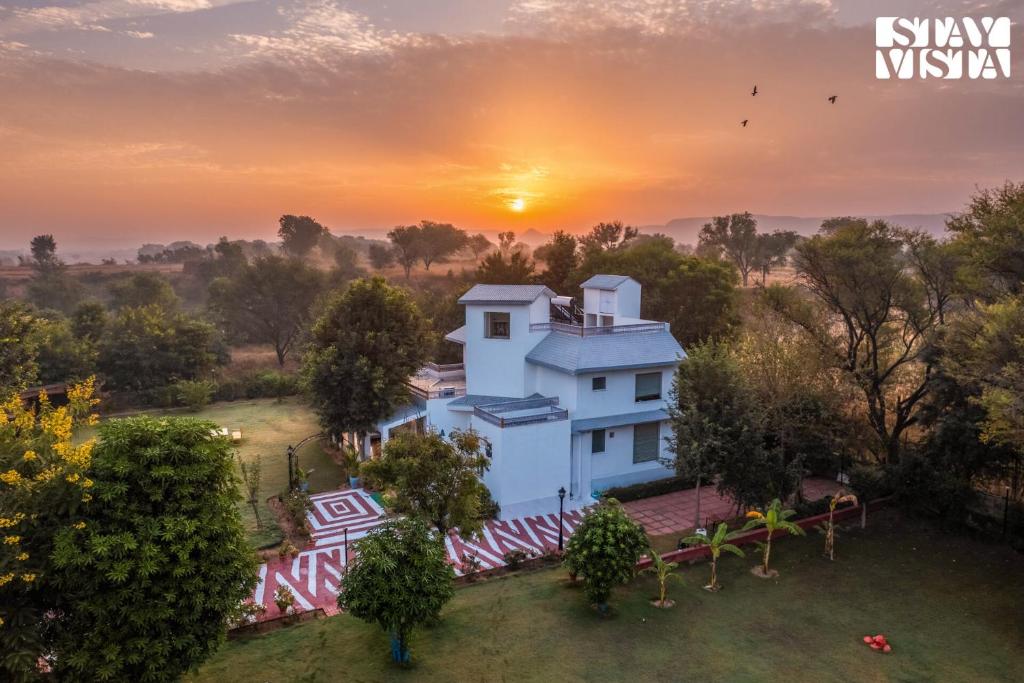 StayVista's Nature Ville City Escape with TerraceBalconies with View