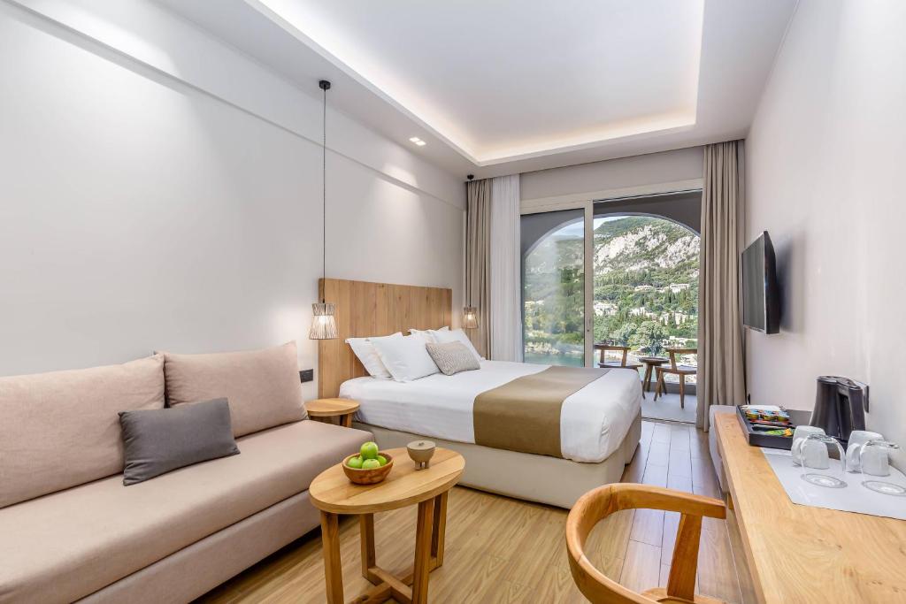 Akrotiri Beach Resort Hotel - Adult Friendly - Superior West Side Bay View Room