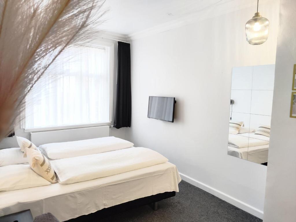 Postel nebo postele na pokoji v ubytování CentralHotellet