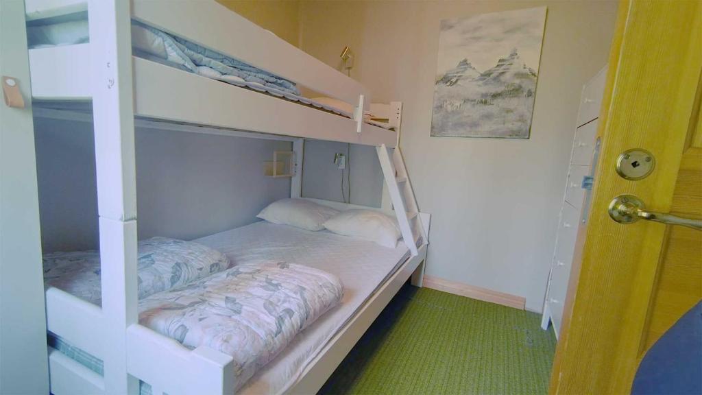 Postel nebo postele na pokoji v ubytování Messlingen, Orrstigen 5