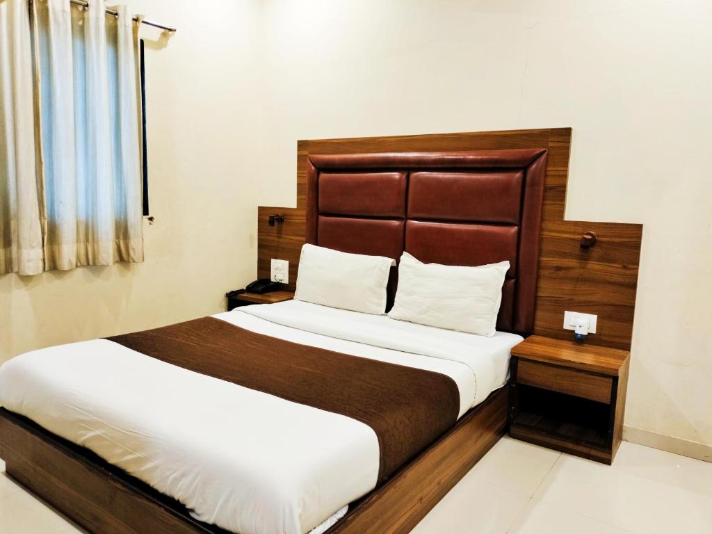 Postel nebo postele na pokoji v ubytování Hotel Avion Palace