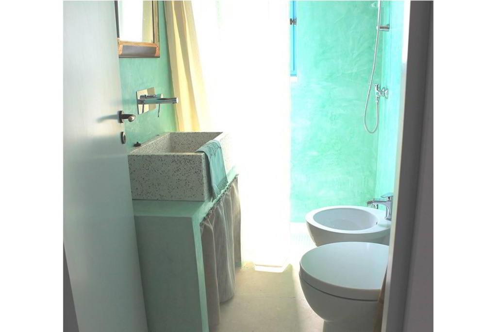 A bathroom at Dimora Da Tito - La Corte dei Colori