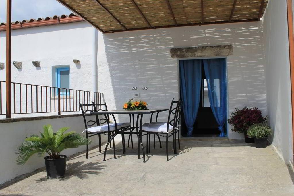 A balcony or terrace at Dimora Da Tito - La Corte dei Colori