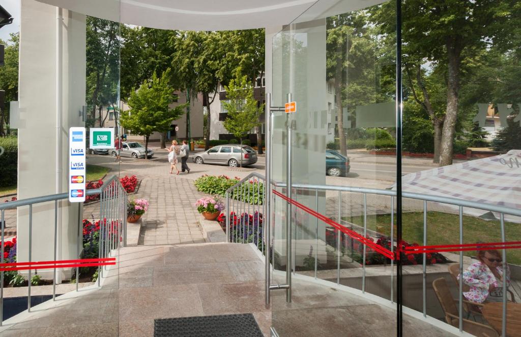 Sodas prie apgyvendinimo įstaigos Tauras Center Hotel