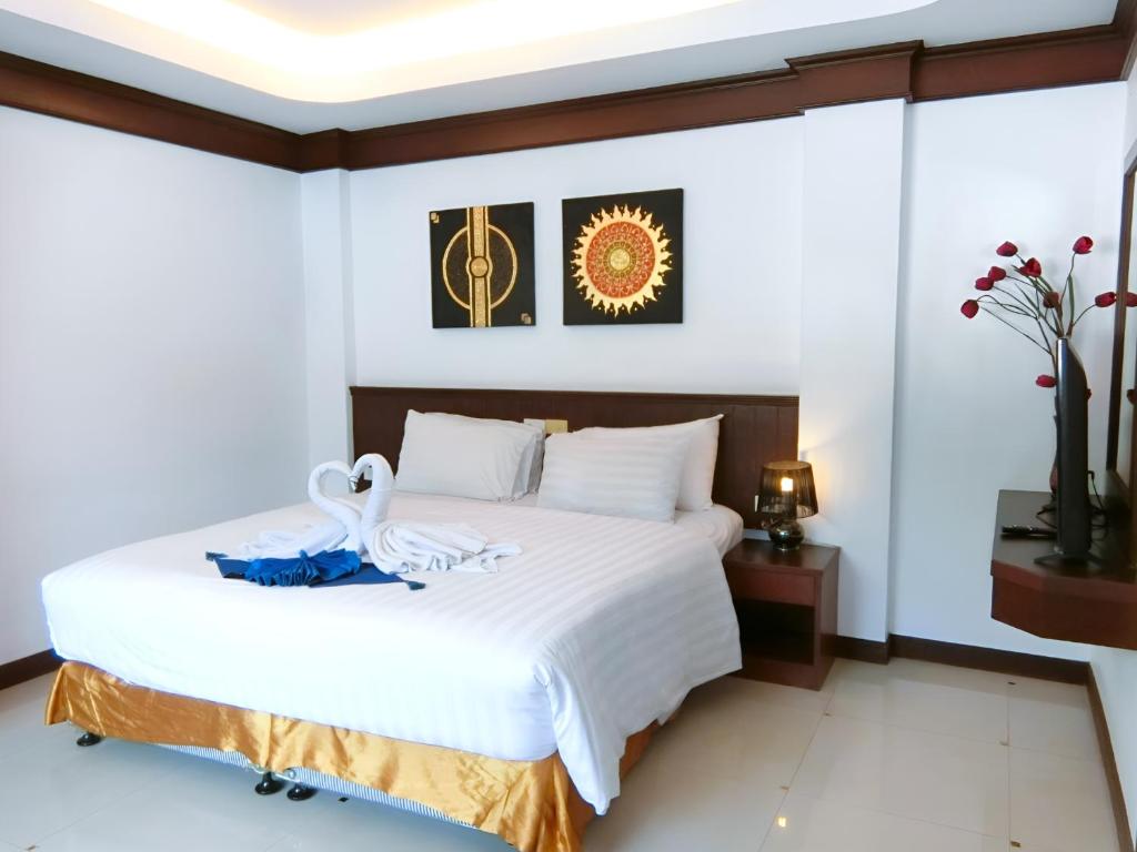 A bed or beds in a room at Sira Boutique Residence
