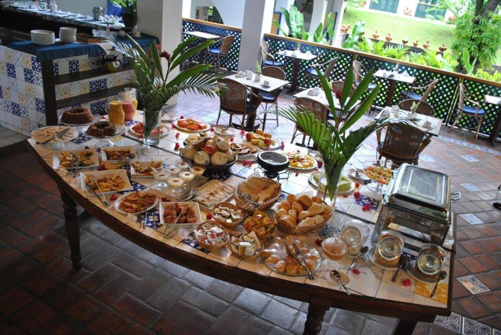 Comida no hotel ou em algum lugar perto