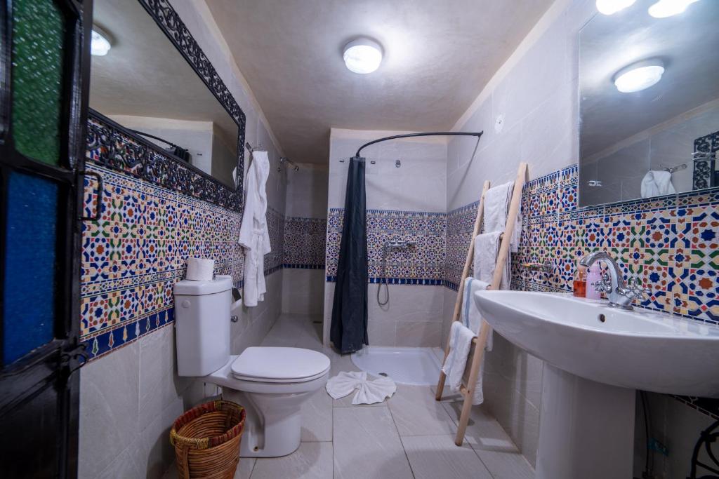 Koupelna v ubytování Riad Arabesque