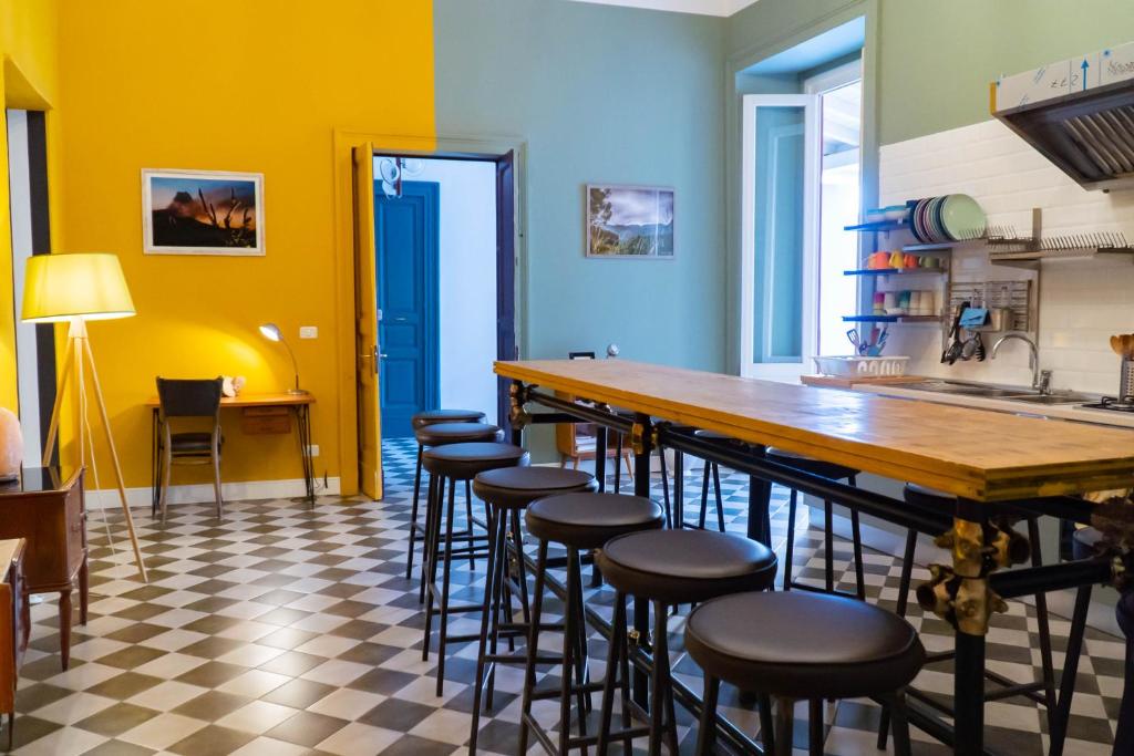 Köök või kööginurk majutusasutuses The Yard Hostel