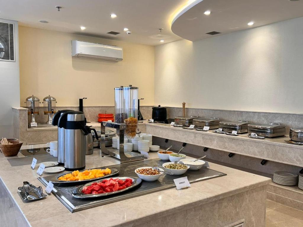a kitchen with a buffet of food on a counter at Best Western Maharani Bagh New Delhi in New Delhi