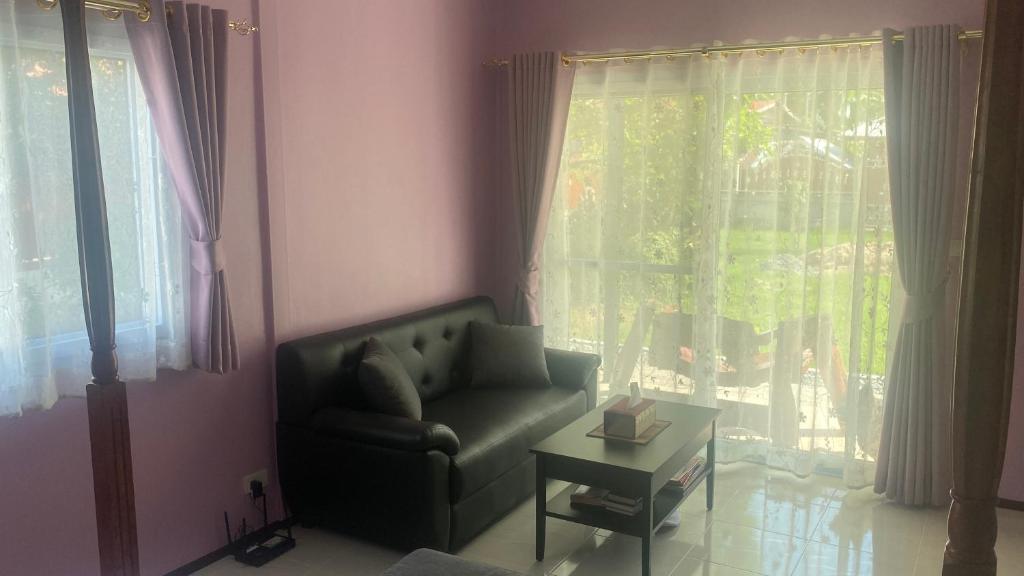 Posezení v ubytování Dein Zimmer in Huai Thalaeng!
