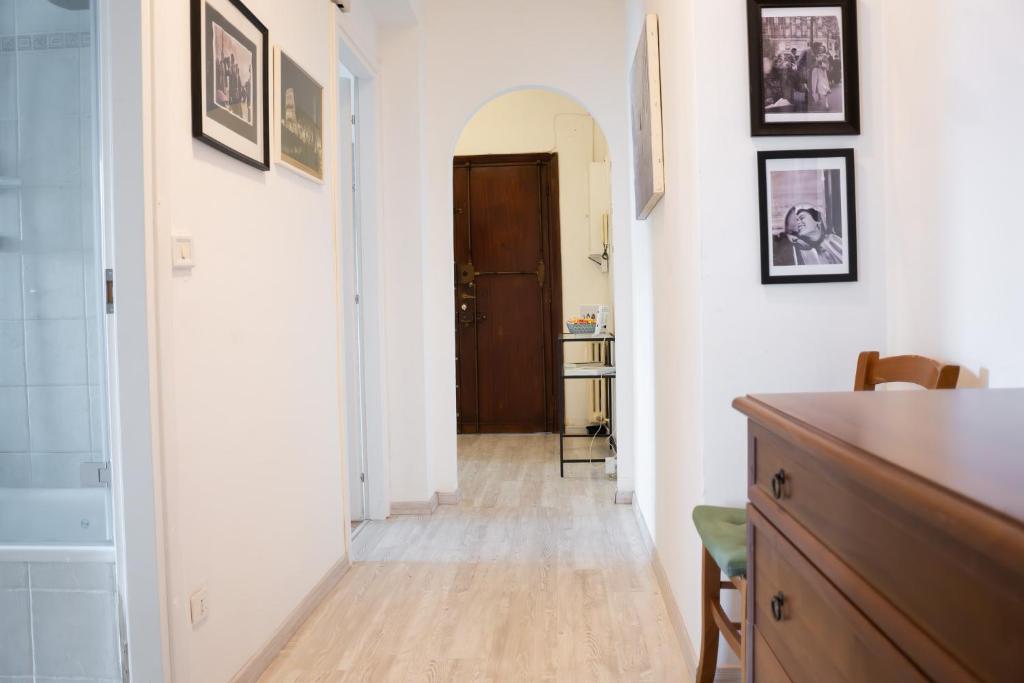 Zdjęcie z galerii obiektu Nonna Pina Guest House [Moderno Appartamento vicino Metro A]Wifi,Netflix w Rzymie