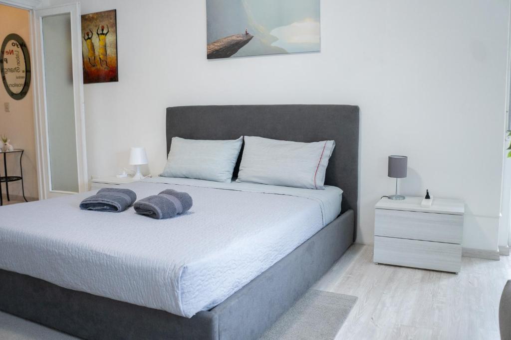 Zdjęcie z galerii obiektu Nonna Pina Guest House [Moderno Appartamento vicino Metro A]Wifi,Netflix w Rzymie