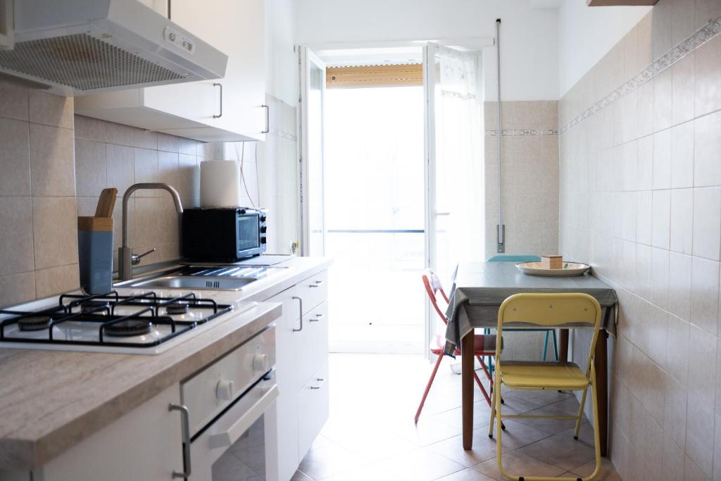 Zdjęcie z galerii obiektu Nonna Pina Guest House [Moderno Appartamento vicino Metro A]Wifi,Netflix w Rzymie