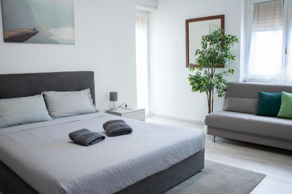 Zdjęcie z galerii obiektu Nonna Pina Guest House [Moderno Appartamento vicino Metro A]Wifi,Netflix w Rzymie