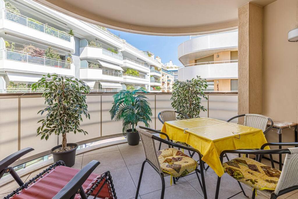 OLD - Center Antibes 2 bedroom modern place