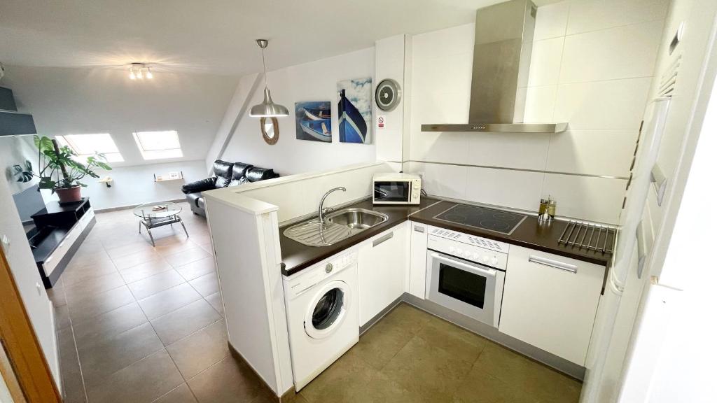 Kuchyň nebo kuchyňský kout v ubytování Apartamentos Los Flamencos