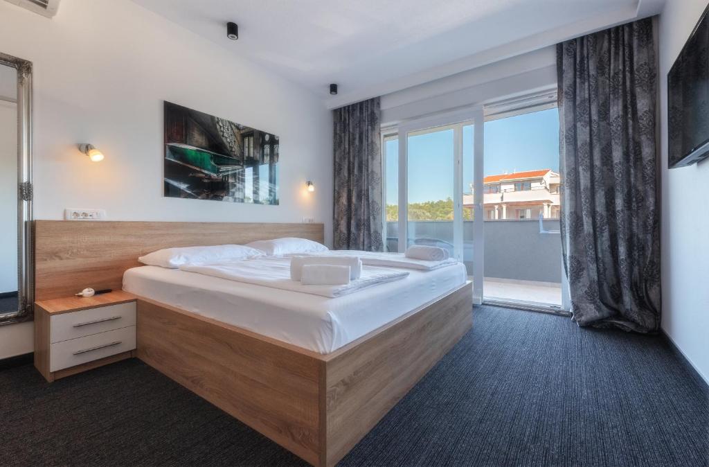 Aparthotel Plat - Habitación Doble Deluxe Con Balcón