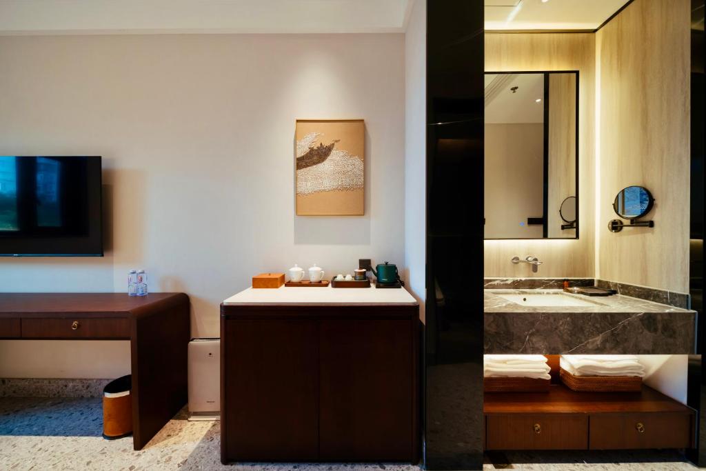 Jingmao Alley Hotel - Beijing Wangfujing Dongsi Subway Station Branch - Cloudy Queen Room